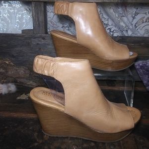 Kenneth Cole Reaction Wedges
